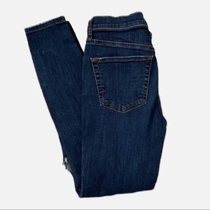 Free People Super Distressed Stretch Skinny Ankle Jeans Dark Wash Knee‎ Holes